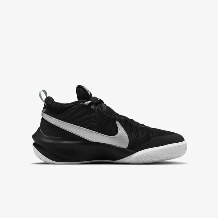 CW6735-004_2_w_1200_1200px (1) (1) NIKE TEAM HUSTLE D 10 black/grey - Image 1